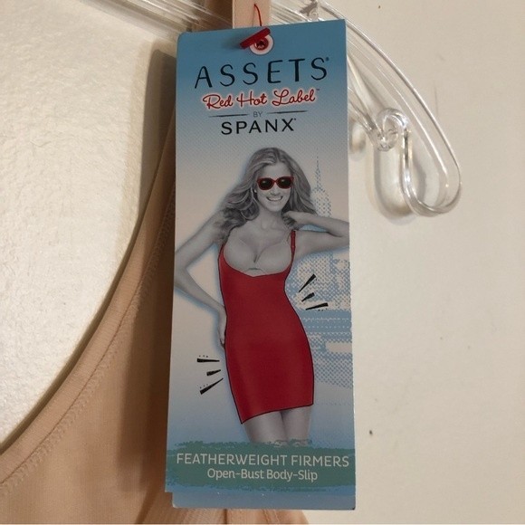 Assets by Spanx Red Hot Label Featherweight Firmers Body Slip Slimming S NWT New - Picture 4 of 7